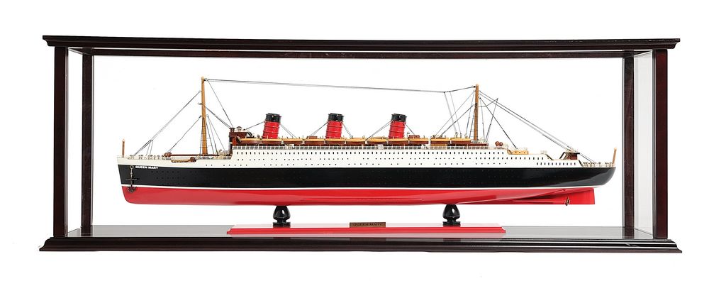 C005A Queen Mary Large with Display Case C005AL01.jpg