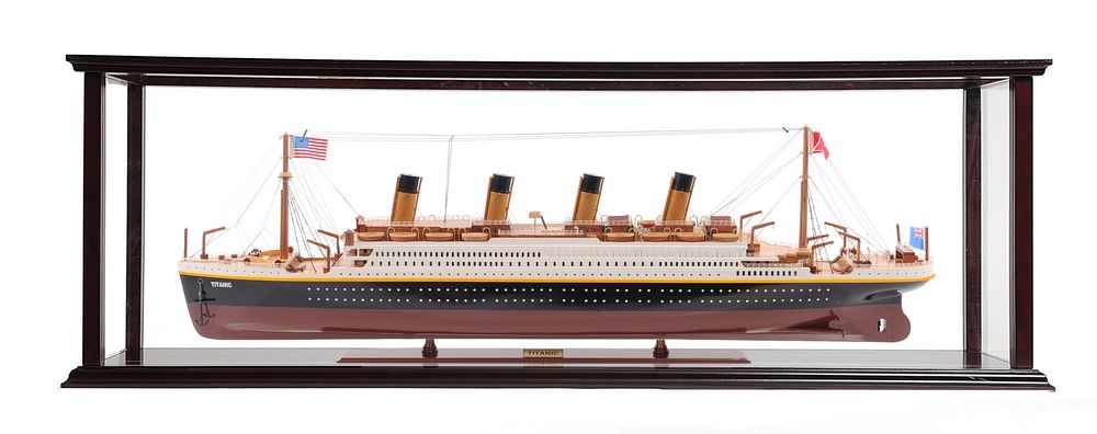 C012A RMS Titanic Large with Display Case C012AL01.jpg